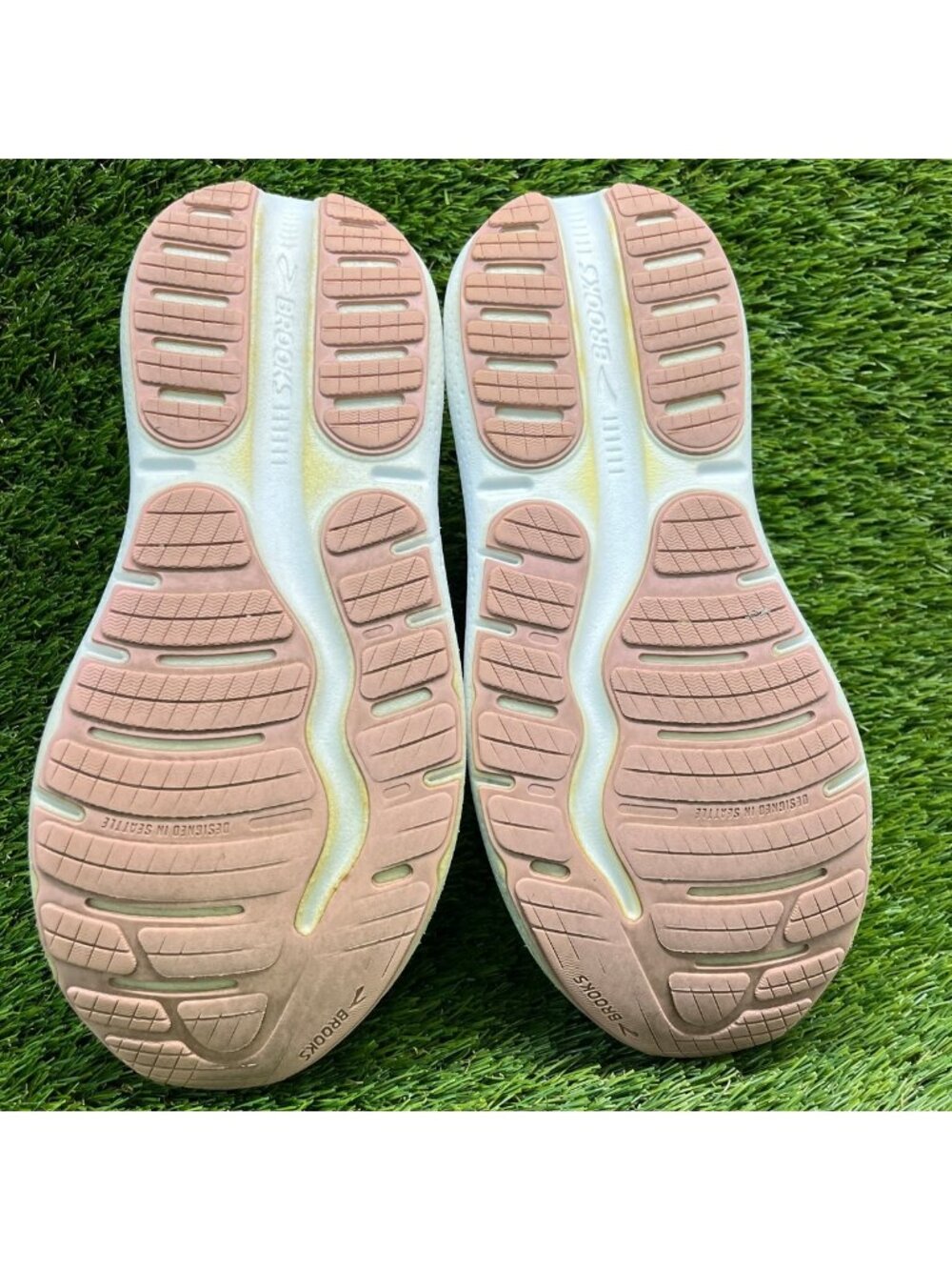Brooks Ghost Max 2 Womens Size 8.5 Ivory White Athletic Running Shoes Sneakers - Picture 7 of 10